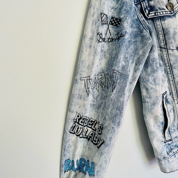 Rebel Star Jean Jacket S Acid Wash Patches Graphics Streetwear - Picture 4 of 10